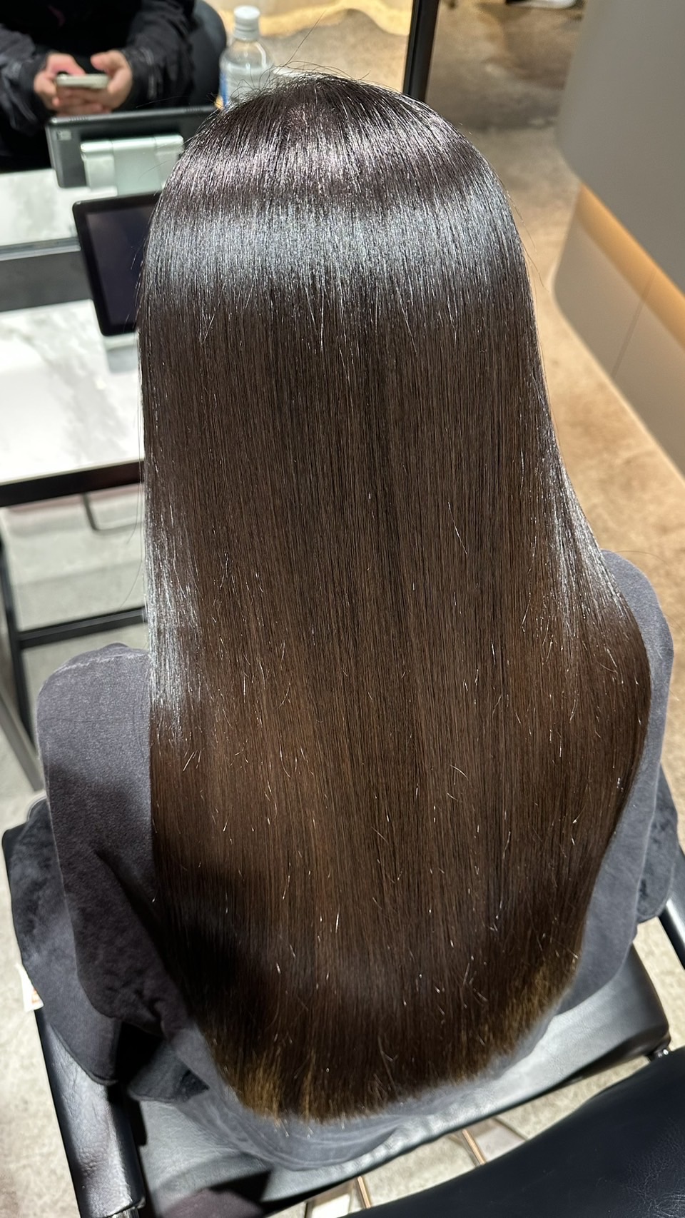 施術後:鏡面のような艶ストレート